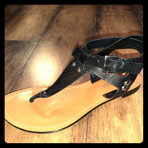 Guess black thong sandals